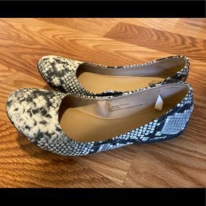 Snakeskin flats